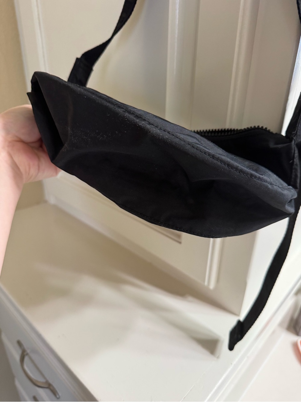 BRAND NEW Baguu Small Crescent Crossbody Bag - Picture 8 of 8
